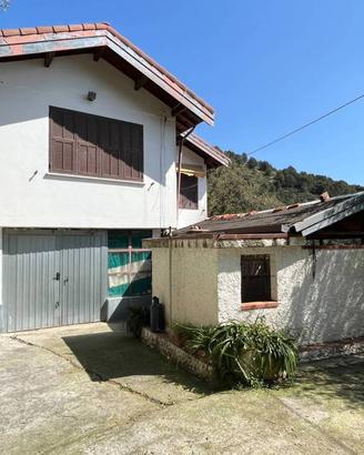 Casa indipendente di 200 m² con più di 5 locali e 