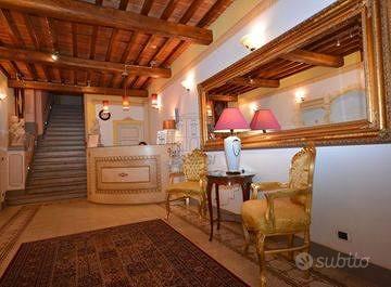 Immobile di 1050 m² con 2 locali a Capannori