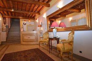 Immobile di 1050 m² con 2 locali a Capannori