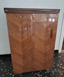 Macchina da cucire a pedali con mobileole