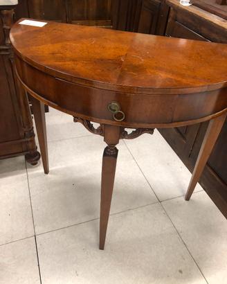Tavolino con cassetto