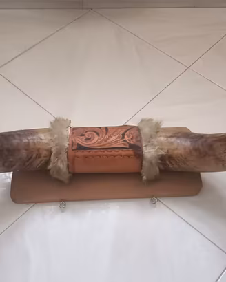 corna di bue arredamento parete vintage pelle vera
