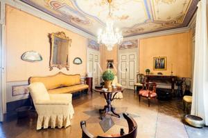 Appartamento di 316 m² con più di 5 locali a Lucca