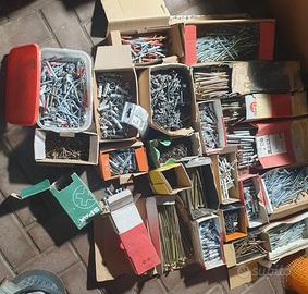 grande scatola di viti miste vario genere