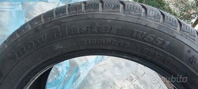 pneumatici da neve 215/55 R17 