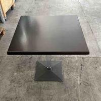 Tavolo quadrato da caffè con zampa trasparente