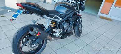 MOTO TRIUMPH STREET TRIPLE RS