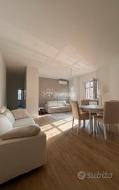 TRILOCALE RISTRUTTURATO DI 100 MQ - TRIPLA ESPOSIZ