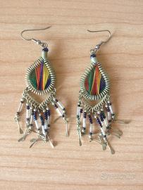 Orecchini colorati particolari