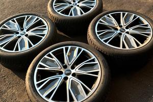 kit invernale originale Audi  245/40/19 Goodyear 