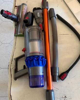 Dyson V15