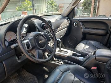 jeep cherokee kj 2004