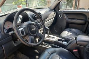 jeep cherokee kj 2004