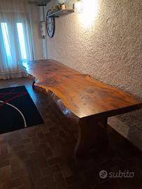 Tavolone in legno pregiafo