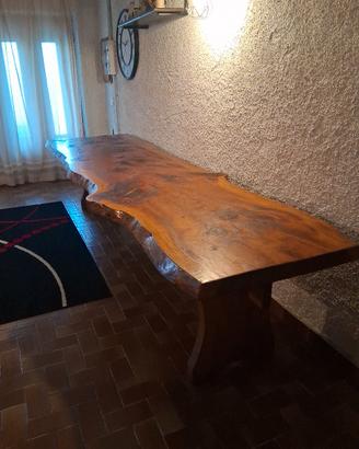 Tavolone in legno pregiafo