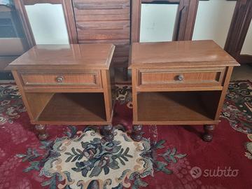 coppia di Comodini in legno stile vintage 