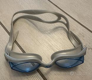Occhialini nuoto Arena lenti azzurre silicone