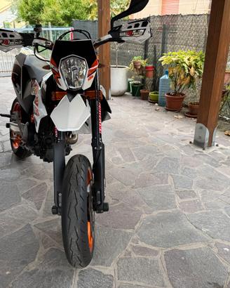 KTM 690 SMC R (2014)