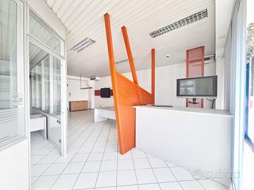 Ufficio - Negozio con capannone / magazzino