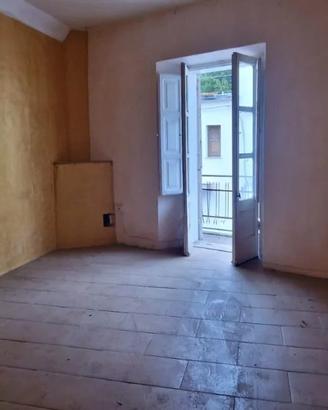 PORZIONE DI FABBRICATO DA RISTRUTTURARE