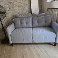 Divanetto due posti grigio chiaro