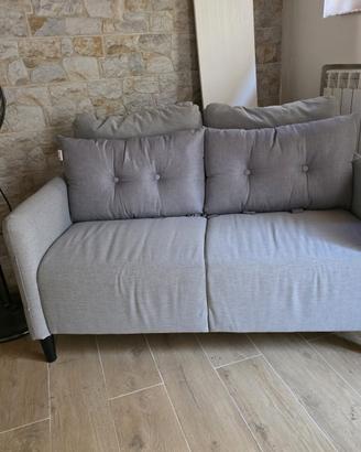 Divanetto due posti grigio chiaro