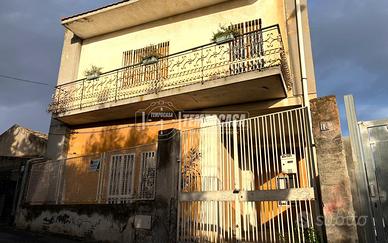 Ampia Soluzione Indipendente con Giardino, Terrazz