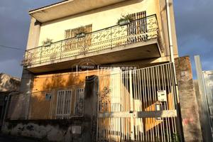 Ampia Soluzione Indipendente con Giardino, Terrazz