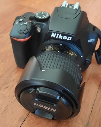 Reflex nikon D3500 con obiettivo Nikkor AF-P 18-55