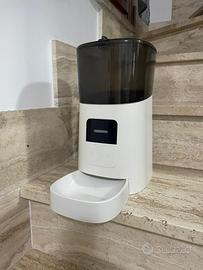 Dustributore automatico per croccantini