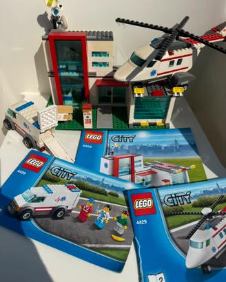 LEGO City 4429 - Ospedale Elicottero e Ambulanza