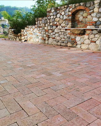 Mattoni x installazione pavimenti autobloccanti