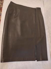 Gonna dritta in vera pelle nera, cerniera e spacco