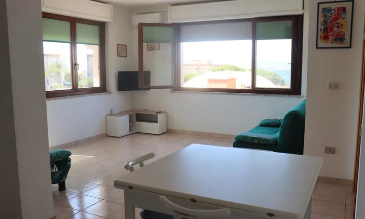 Trilocale vicino accademia militare fino a giugno