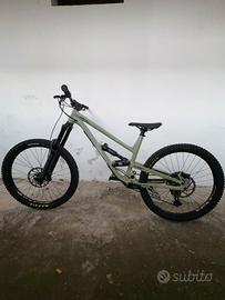 Commencal Clash 2023