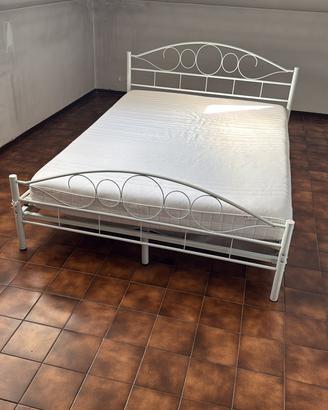 Letto 1 piazza e mezza + comodino