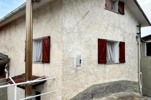 CASA INDIPENDENTE A ISOLA DEL CANTONE