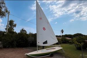 Barca a vela laser