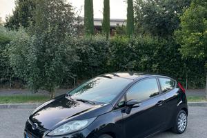 Ford Fiesta 1.4 TDCi 68CV 3 porte si neopatentati