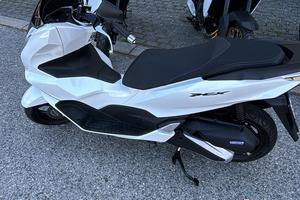 Honda PCX bianco 2024 condizioni come nuovo