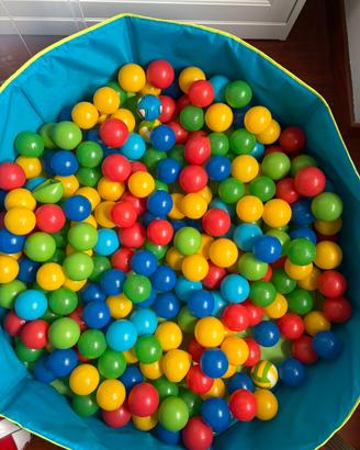 Palline  colorate e piscina Decathlon