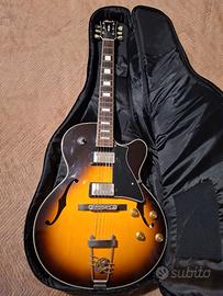 Semiacustica Cort Yorktown