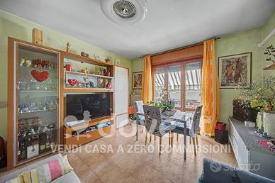 Appartamento di 110 m² con 4 locali a Torri di Qua