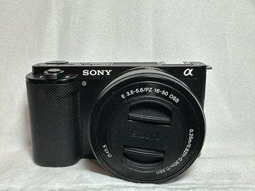 Sony ZVE10 + Obiettivo 16-50 mm + case smallrig