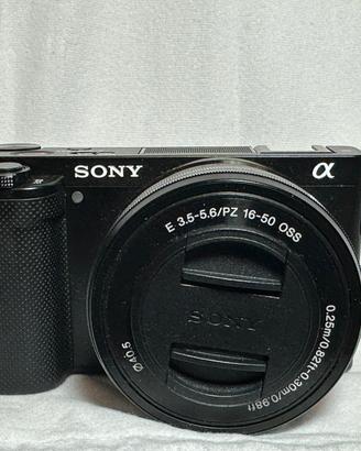 Sony ZVE10 + Obiettivo 16-50 mm + case smallrig