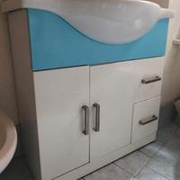 Mobile da bagno con lavabo