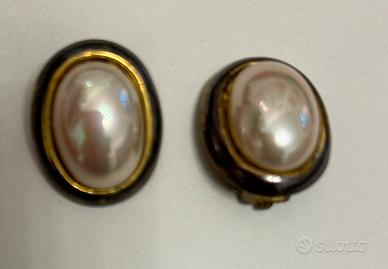 Orecchini  rotondi di perle bianche