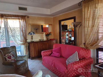 Caasa indipendente su 2 livelli più pilotis