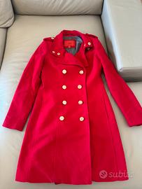 Cappotto Mango Suit rosso con bottoni dorati