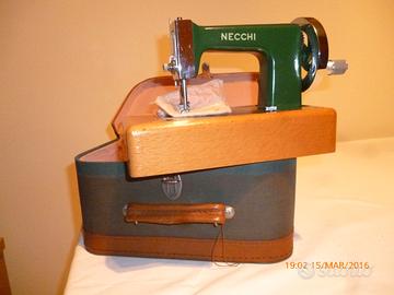 Macchina da cucire NECCHI in miniatura